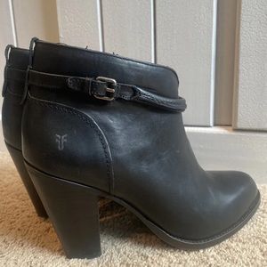 DONATED Frye Jenny Seam Ankle Booties Short Stacked Heel